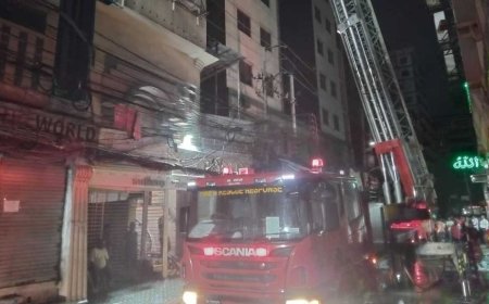 পল্টনে বাণিজ্যিক ভবনের আগুন নিয়ন্ত্রণে