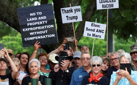 যুক্তরাষ্ট্রে যাচ্ছে দক্ষিণ আফ্রিকার প্রথম শ্বেতাঙ্গ দল