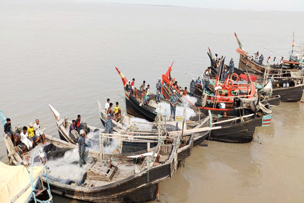 নৌবাহিনীর অভিযানে ১৮ কোটি টাকার জাল ও মাছ আটক