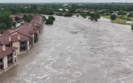 টেক্সাসে বন্যায় নিহত বেড়ে ১০৪