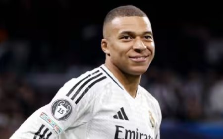 রিয়ালের ১০ নম্বর জার্সি এমবাপ্পের গায়ে 