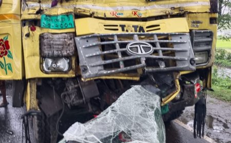 নাটোরে ট্রাকের পেছনে ধাক্কা, হেলপার নিহত