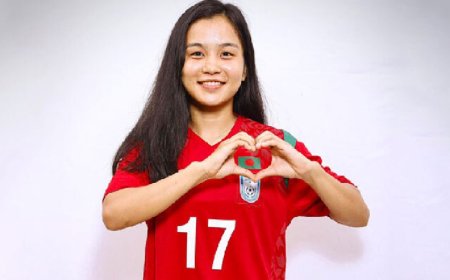 নারী ফুটবলার ঋতুপর্ণাকে বাড়ি করে দিবে বিসিবি