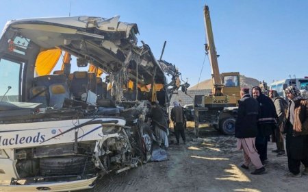 আফগানিস্তানে ট্রাক-মোটরসাইকেল-বাস সংঘর্ষে নিহত ৭১