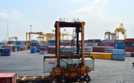 চট্টগ্রাম বন্দরে জাহাজজট কমতে শুরু করেছে