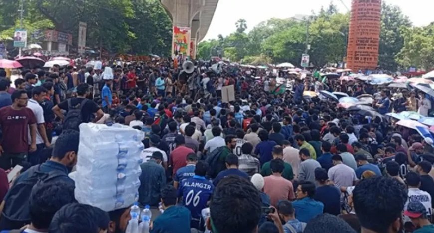 শাহবাগে প্রকৌশল শিক্ষার্থীদের বিক্ষোভ