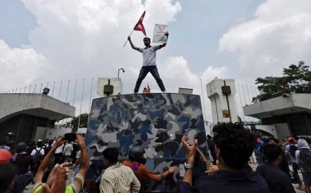 নেপালে বিক্ষোভকারীদের ওপর পুলিশের গুলিবর্ষণ