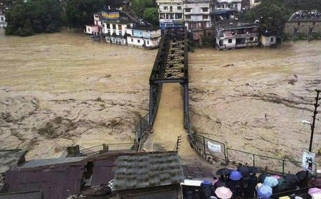 উত্তরাখণ্ডে মেঘভাঙা বৃষ্টিতে ১৩ জনের মৃত্যু