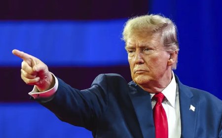 আমার বিরুদ্ধে অবস্থান নেওয়া টিভি নেটওয়ার্কের লাইসেন্স বাতিল হতে পারে : ট্রাম্প