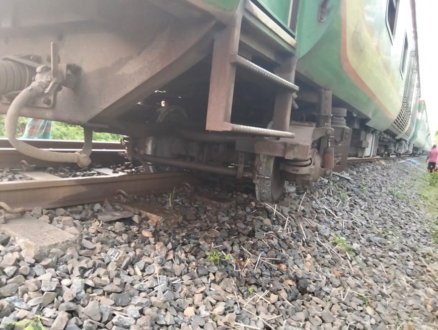 জয়পুরহাটে দীর্ঘ সাড়ে ৫ ঘণ্টা পর স্বাভাবিক ট্রেন চলাচল
